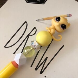 The Littlest Pet Shop: Cat handmade beaded pen